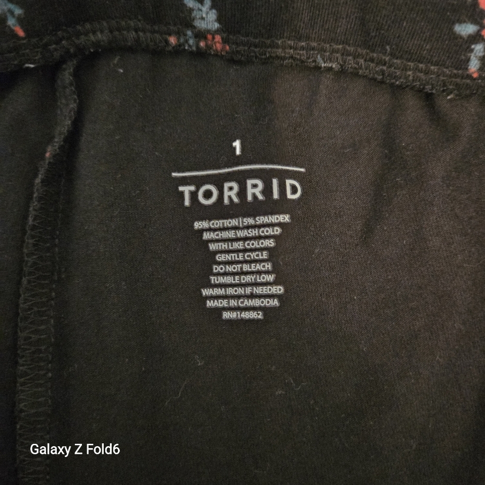 TORRID Black Floral Print Cotton Stretch Ankle Leggings Pants Size 1 - Picture 6 of 8